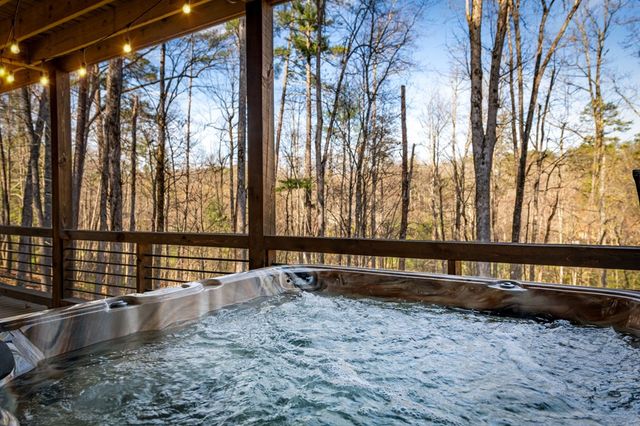 127 Twin Creeks Road, Blue Ridge, GA 30541