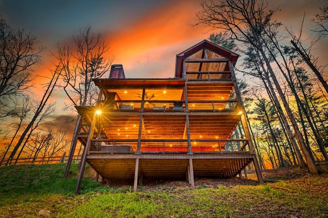 127 Twin Creeks Road, Blue Ridge, GA 30541