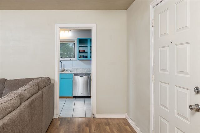 404 NE 4Th Avenue, Gravette, AR 72736