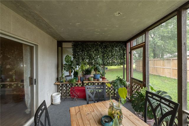 404 NE 4Th Avenue, Gravette, AR 72736