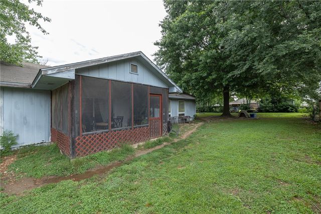 404 NE 4Th Avenue, Gravette, AR 72736