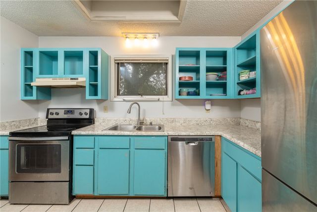 404 NE 4Th Avenue, Gravette, AR 72736