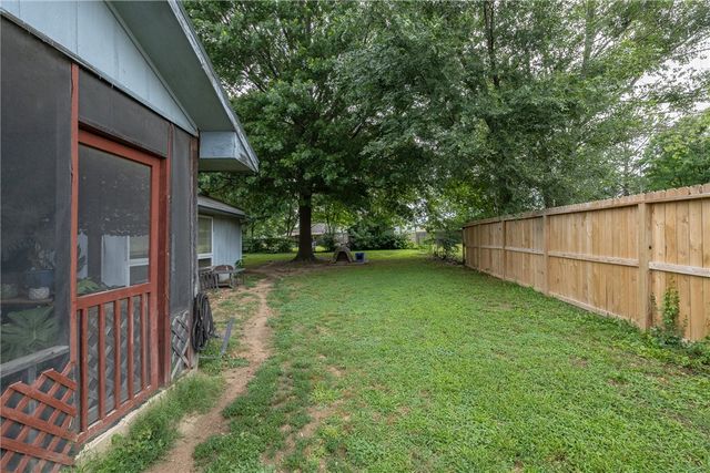 404 NE 4Th Avenue, Gravette, AR 72736