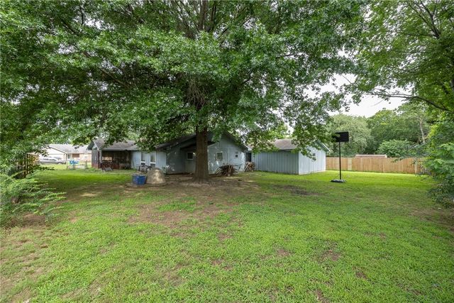 404 NE 4Th Avenue, Gravette, AR 72736