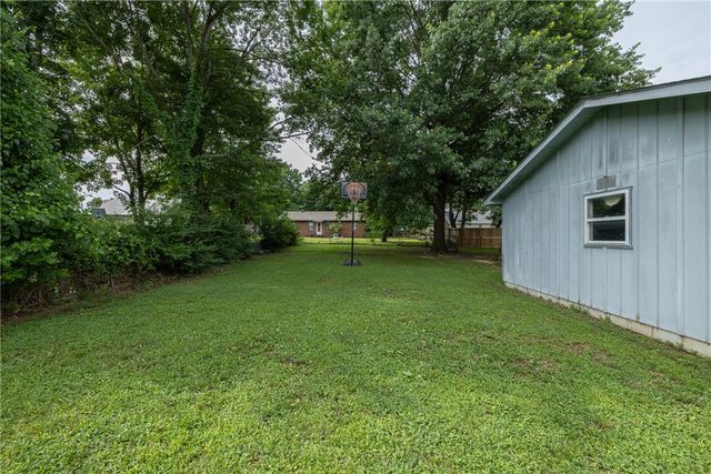 404 NE 4Th Avenue, Gravette, AR 72736