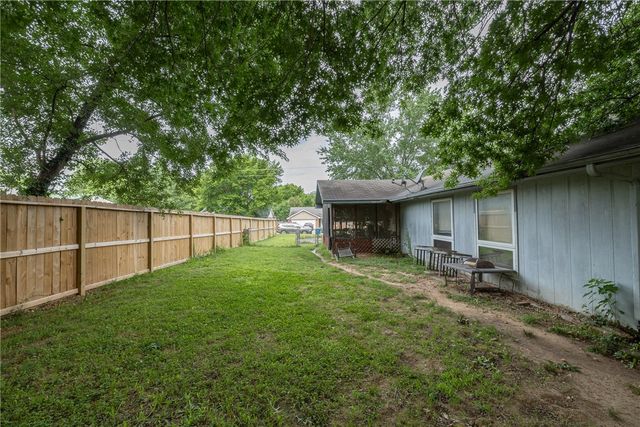 404 NE 4Th Avenue, Gravette, AR 72736