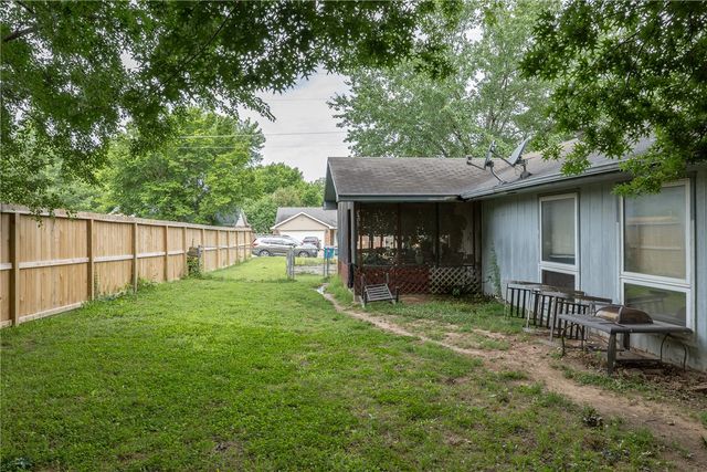 404 NE 4Th Avenue, Gravette, AR 72736