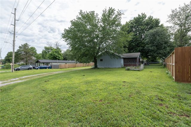 404 NE 4Th Avenue, Gravette, AR 72736
