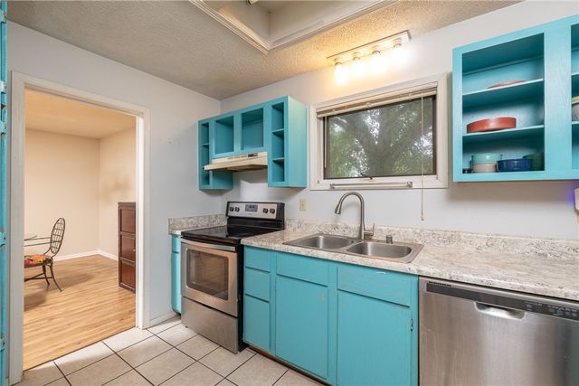 404 NE 4Th Avenue, Gravette, AR 72736