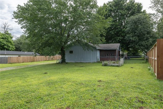 404 NE 4Th Avenue, Gravette, AR 72736