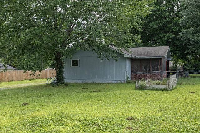 404 NE 4Th Avenue, Gravette, AR 72736