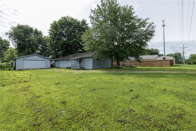 404 NE 4Th Avenue, Gravette, AR 72736