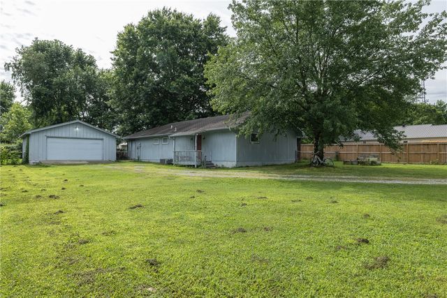 404 NE 4Th Avenue, Gravette, AR 72736