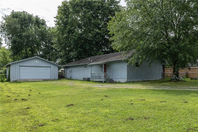 404 NE 4Th Avenue, Gravette, AR 72736