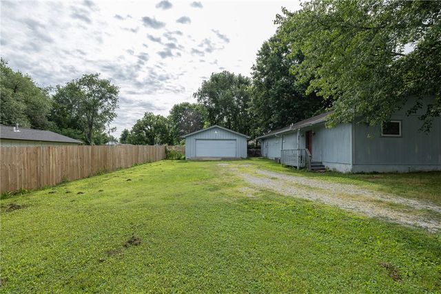 404 NE 4Th Avenue, Gravette, AR 72736