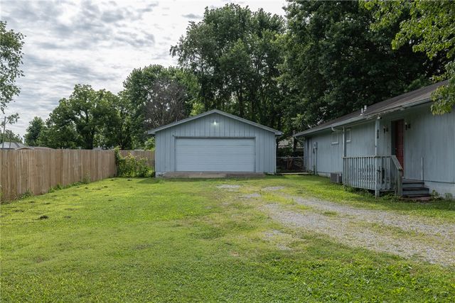 404 NE 4Th Avenue, Gravette, AR 72736