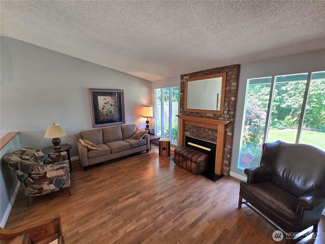 313 NE 191 Street, Shoreline, WA 98155