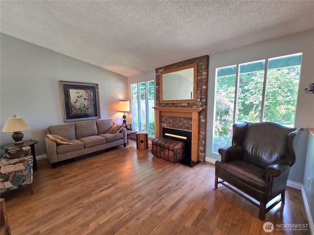 313 NE 191 Street, Shoreline, WA 98155