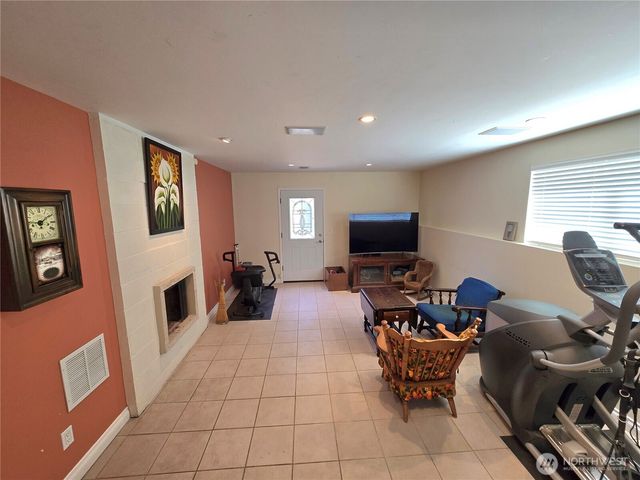 313 NE 191 Street, Shoreline, WA 98155
