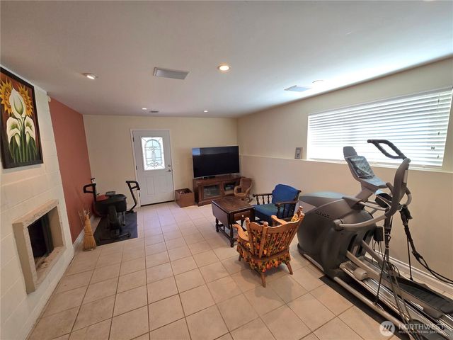 313 NE 191 Street, Shoreline, WA 98155