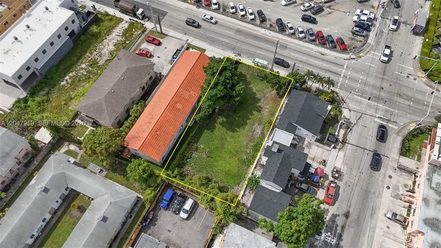 1877 SW 7th St, Miami, FL 33135