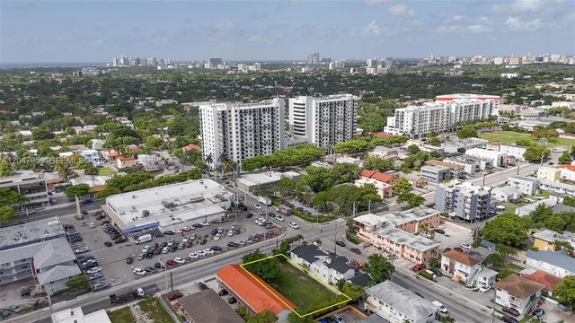 1877 SW 7th St, Miami, FL 33135