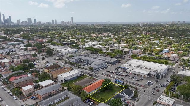 1877 SW 7th St, Miami, FL 33135