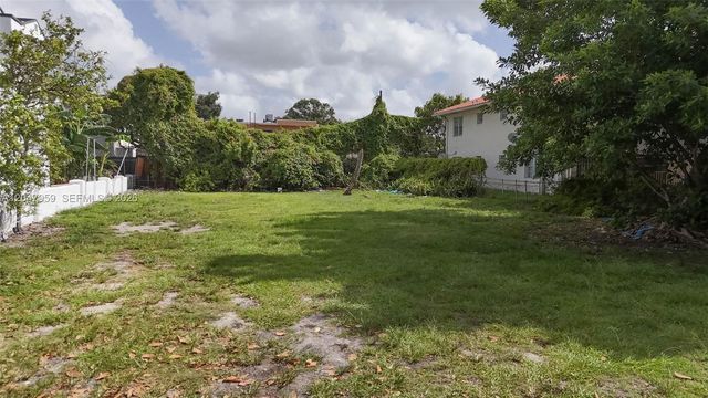 1877 SW 7th St, Miami, FL 33135