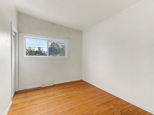 10 Suburban Square, South Burlington, VT 05403
