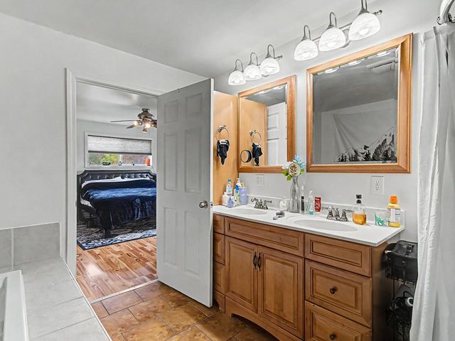 10 Suburban Square, South Burlington, VT 05403