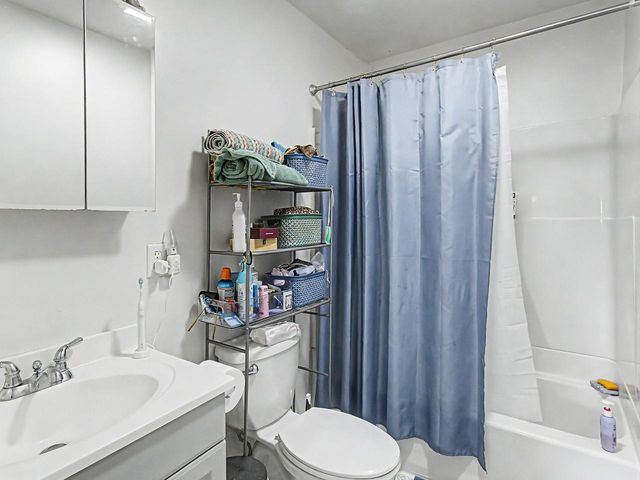 10 Suburban Square, South Burlington, VT 05403