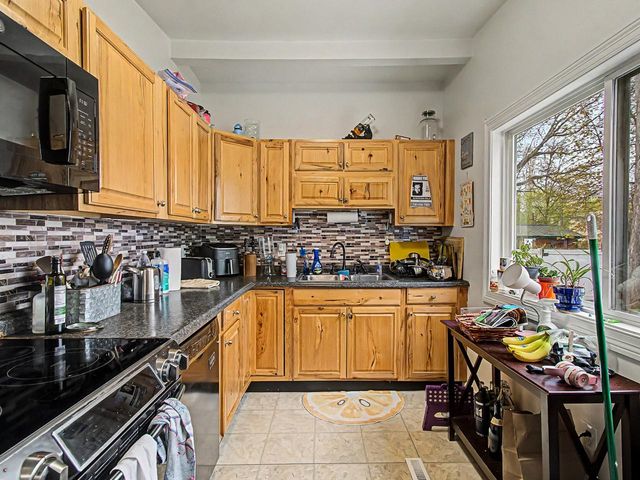 10 Suburban Square, South Burlington, VT 05403