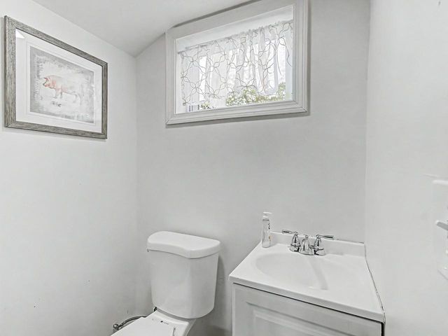 10 Suburban Square, South Burlington, VT 05403