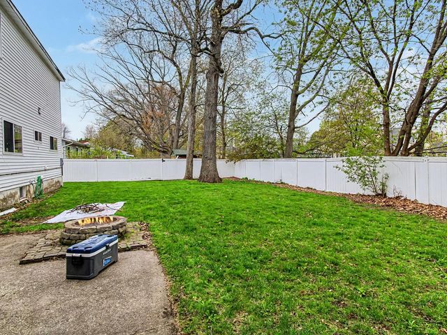10 Suburban Square, South Burlington, VT 05403