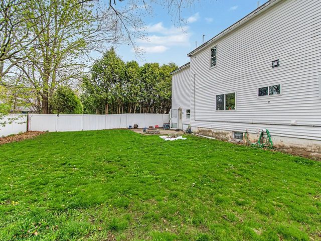 10 Suburban Square, South Burlington, VT 05403