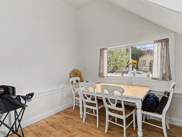 10 Suburban Square, South Burlington, VT 05403