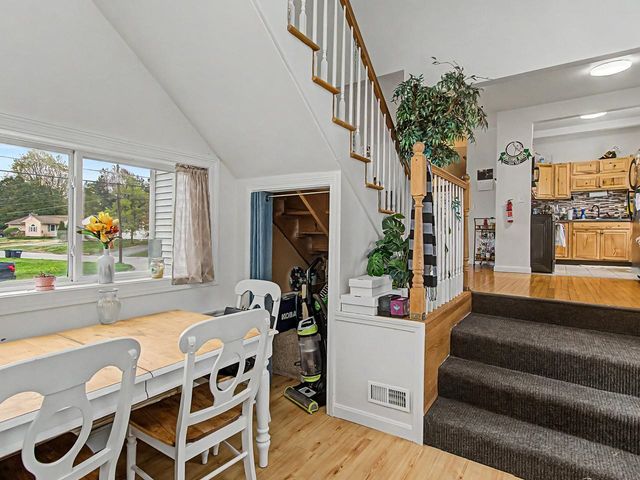 10 Suburban Square, South Burlington, VT 05403