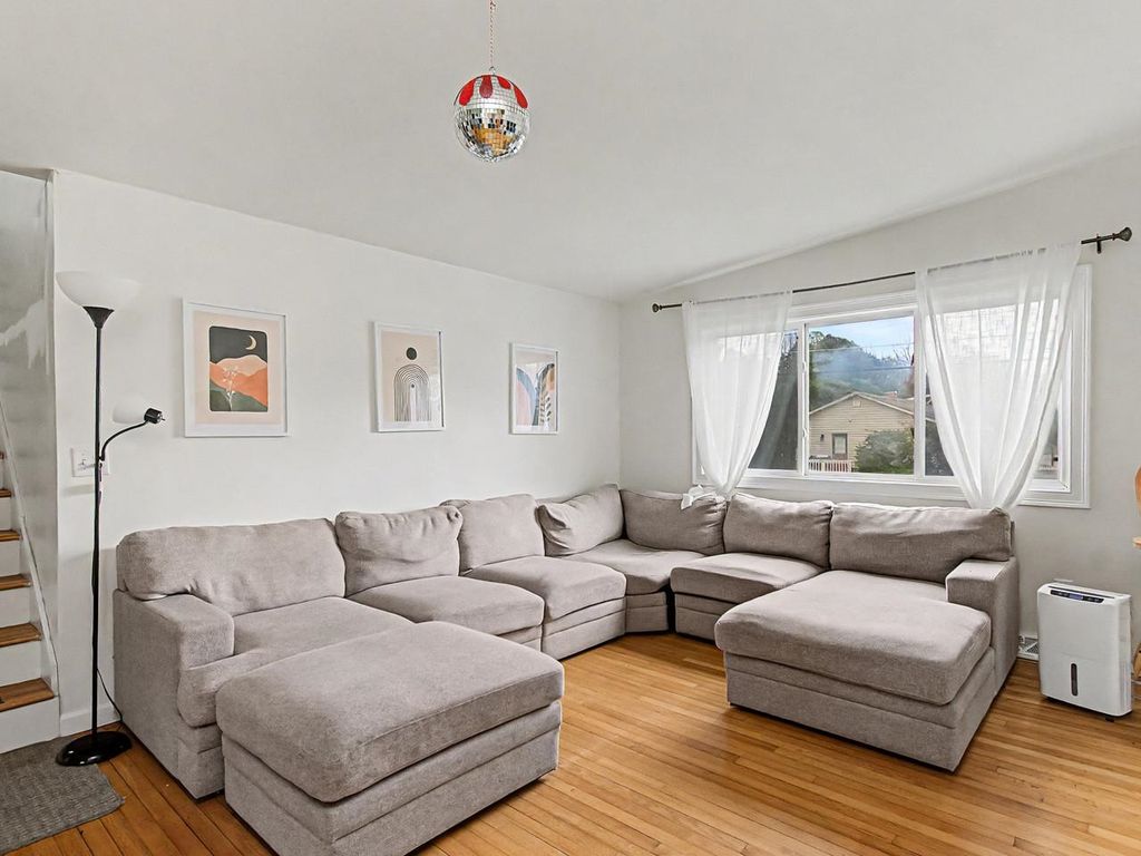 10 Suburban Square, South Burlington, VT 05403