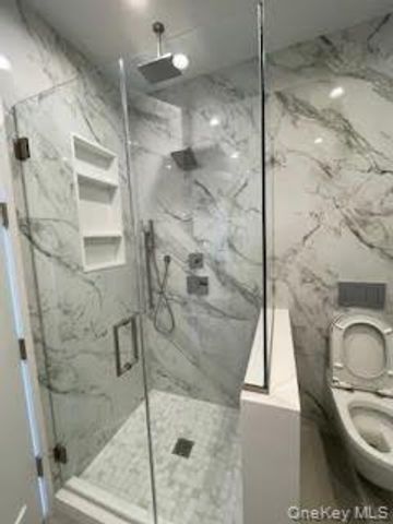 19-14 21st Road 2A, Astoria, NY 11105