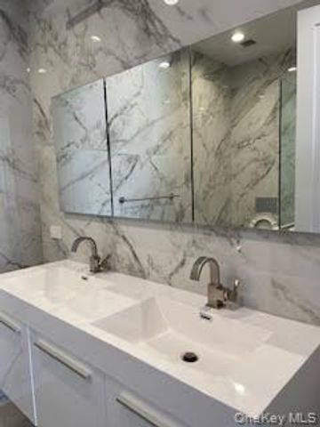 19-14 21st Road 2A, Astoria, NY 11105