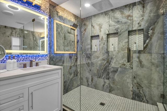 5624 CAPE LEYTE DRIVE, Sarasota, FL 34242