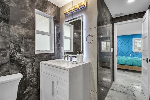 5624 CAPE LEYTE DRIVE, Sarasota, FL 34242