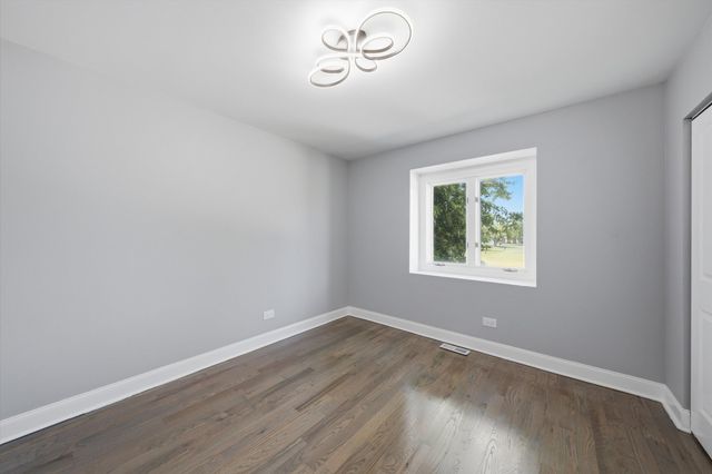 223 S Dante Avenue, Glenwood, IL 60425