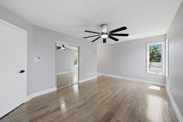 223 S Dante Avenue, Glenwood, IL 60425