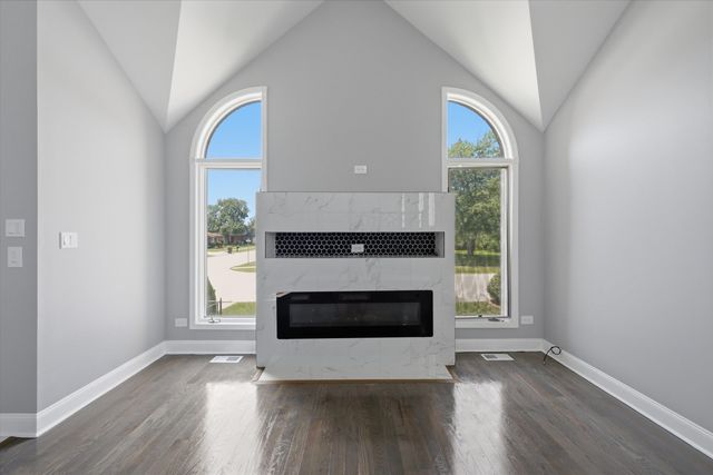 223 S Dante Avenue, Glenwood, IL 60425