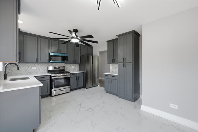223 S Dante Avenue, Glenwood, IL 60425