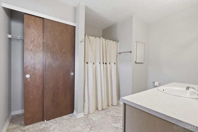 884 Venetian Terrace, Cincinnati, OH 45224
