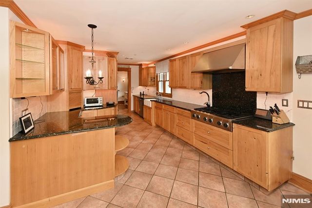 8 Myrtle Street, Montvale, NJ 07645