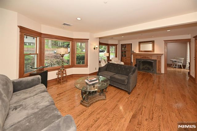 8 Myrtle Street, Montvale, NJ 07645