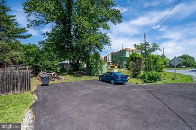 374 FISHER DAM RD, Hamburg, PA 19526